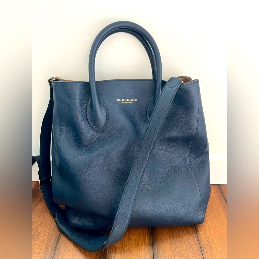 Burberry Mens Tote/Messenger Bag, like brand new condition.